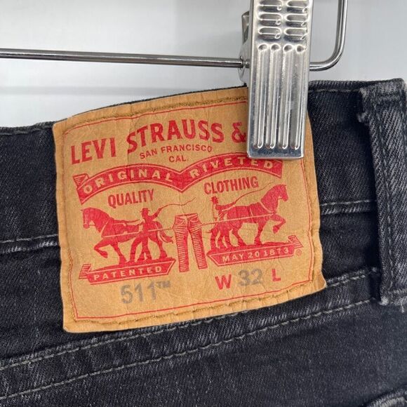 Levi’s Black Distressed 511 Slim Fit Sunshine Cuffed Denim Shorts Size 32 - Picture 4 of 6